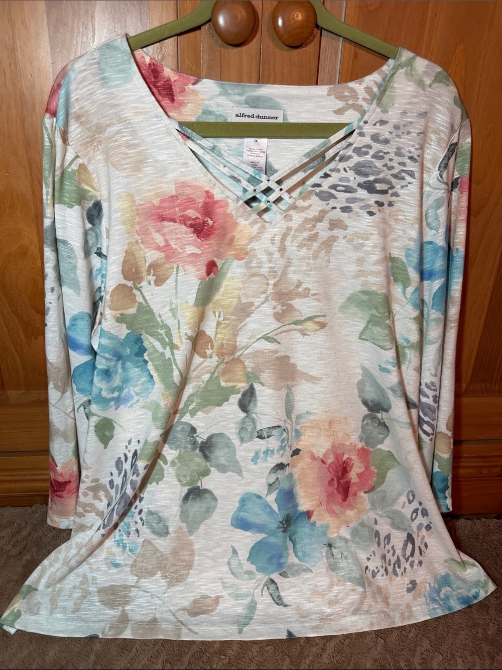 Alfred Dunner Floral V-Neck Long Sleeve Top/Lattice -1X (see pic/tiny mark).